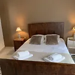 Apartament Echoppe Ancienne Boutique De Cordonnier Avec Jardin Prive Aubeterre-sur-Dronne