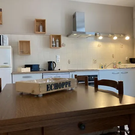 Echoppe Ancienne Boutique De Cordonnier Avec Jardin Prive