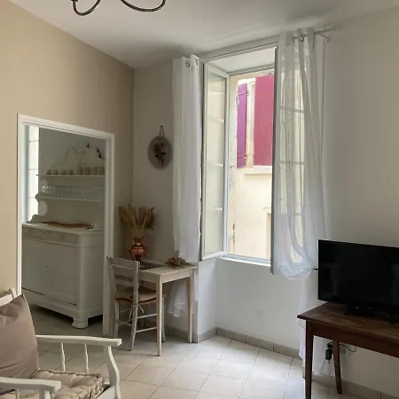 Echoppe Old Shop With Private Garden Apartment