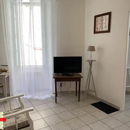 Appartamento Echoppe Ancienne Boutique De Cordonnier Avec Jardin Privé Aubeterre-sur-Dronne