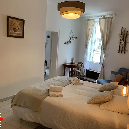 Echoppe Ancienne Boutique De Cordonnier Avec Jardin Prive *