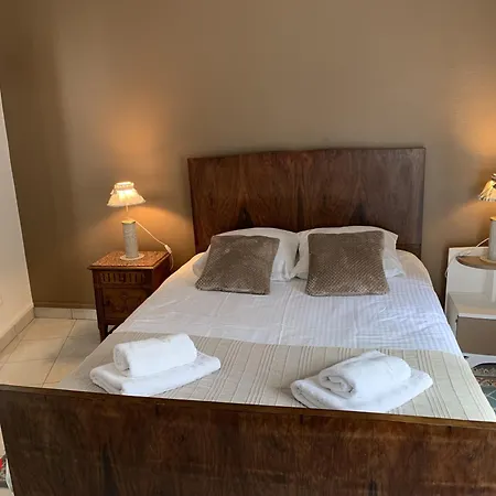 Διαμέρισμα Echoppe Ancienne Boutique De Cordonnier Avec Jardin Prive Aubeterre-sur-Dronne