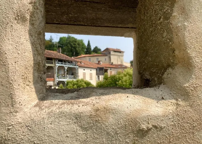 Apartamento Echoppe Ancienne Boutique De Cordonnier Avec Jardin Privé Aubeterre-sur-Dronne